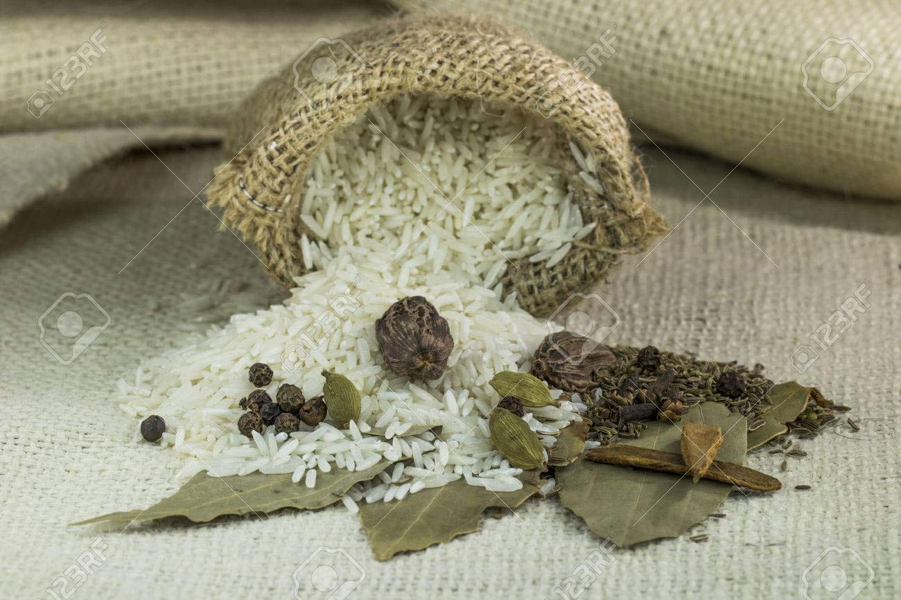 Food Library The Magic of Nature Whole Black Cardamom ( Badi Elaichi ), 100g
